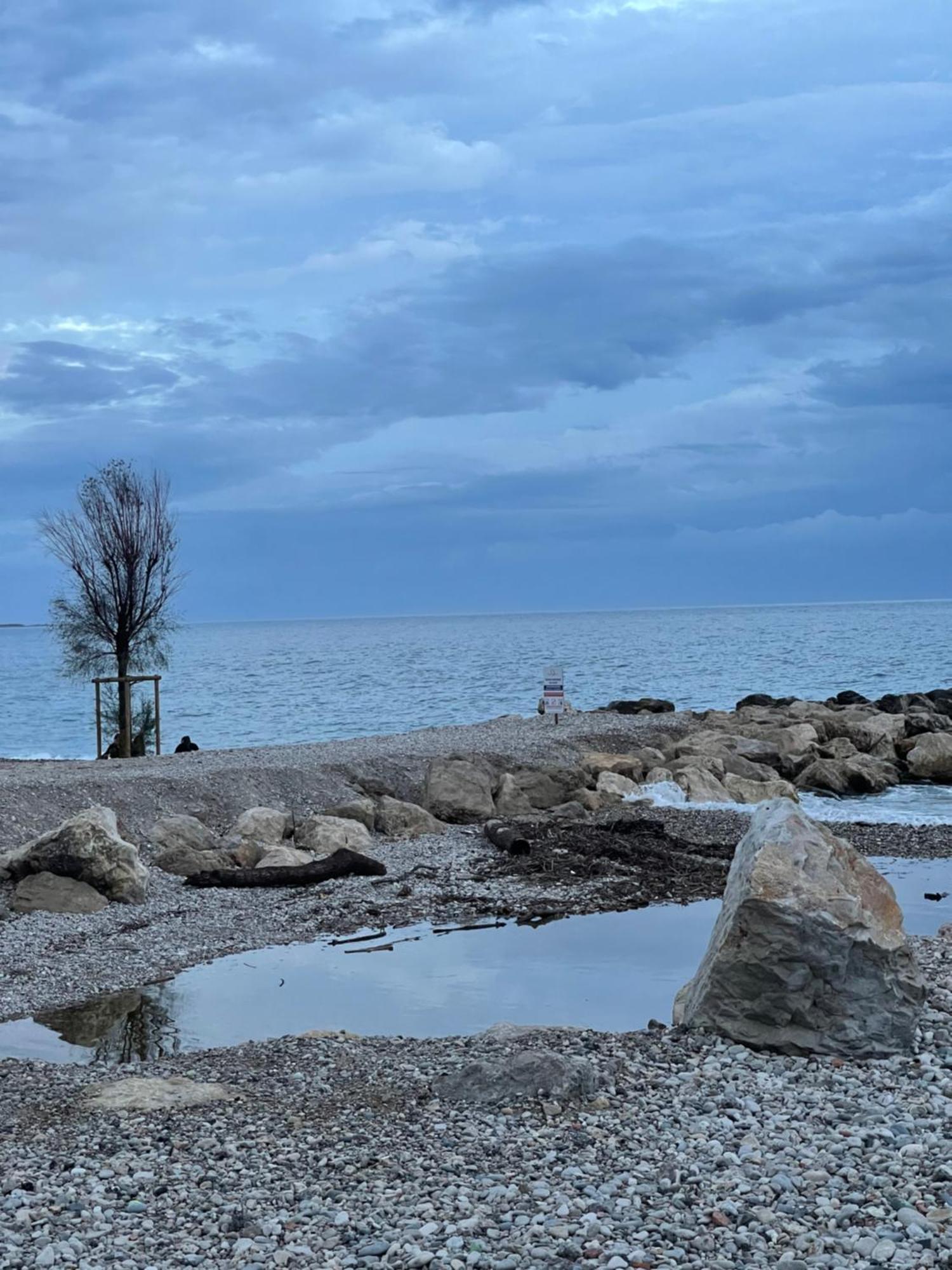 Villeneuve Loubet Plage- Entre Nice Et Cannes 外观 照片
